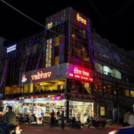 Hotel Vaibhav,Akola Buitenkant foto