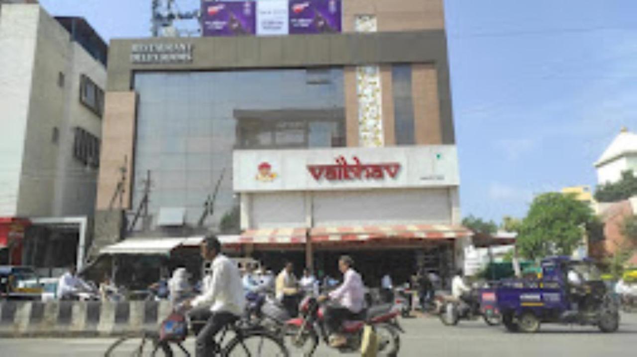 Hotel Vaibhav,Akola Buitenkant foto