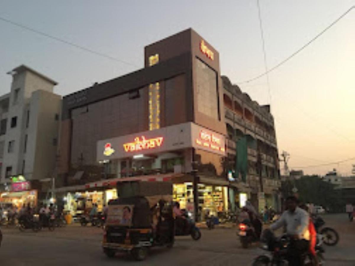 Hotel Vaibhav,Akola Buitenkant foto