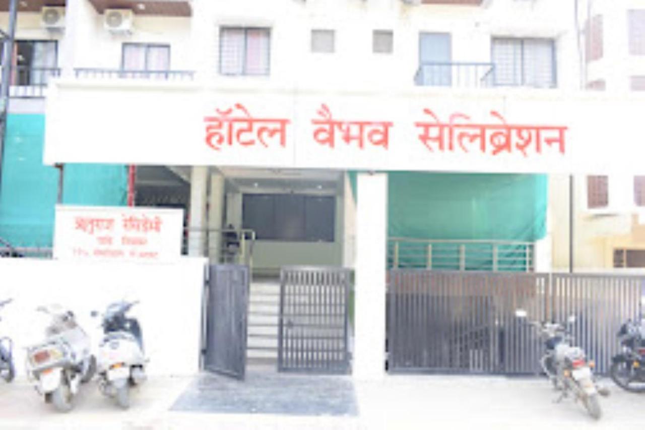 Hotel Vaibhav,Akola Buitenkant foto