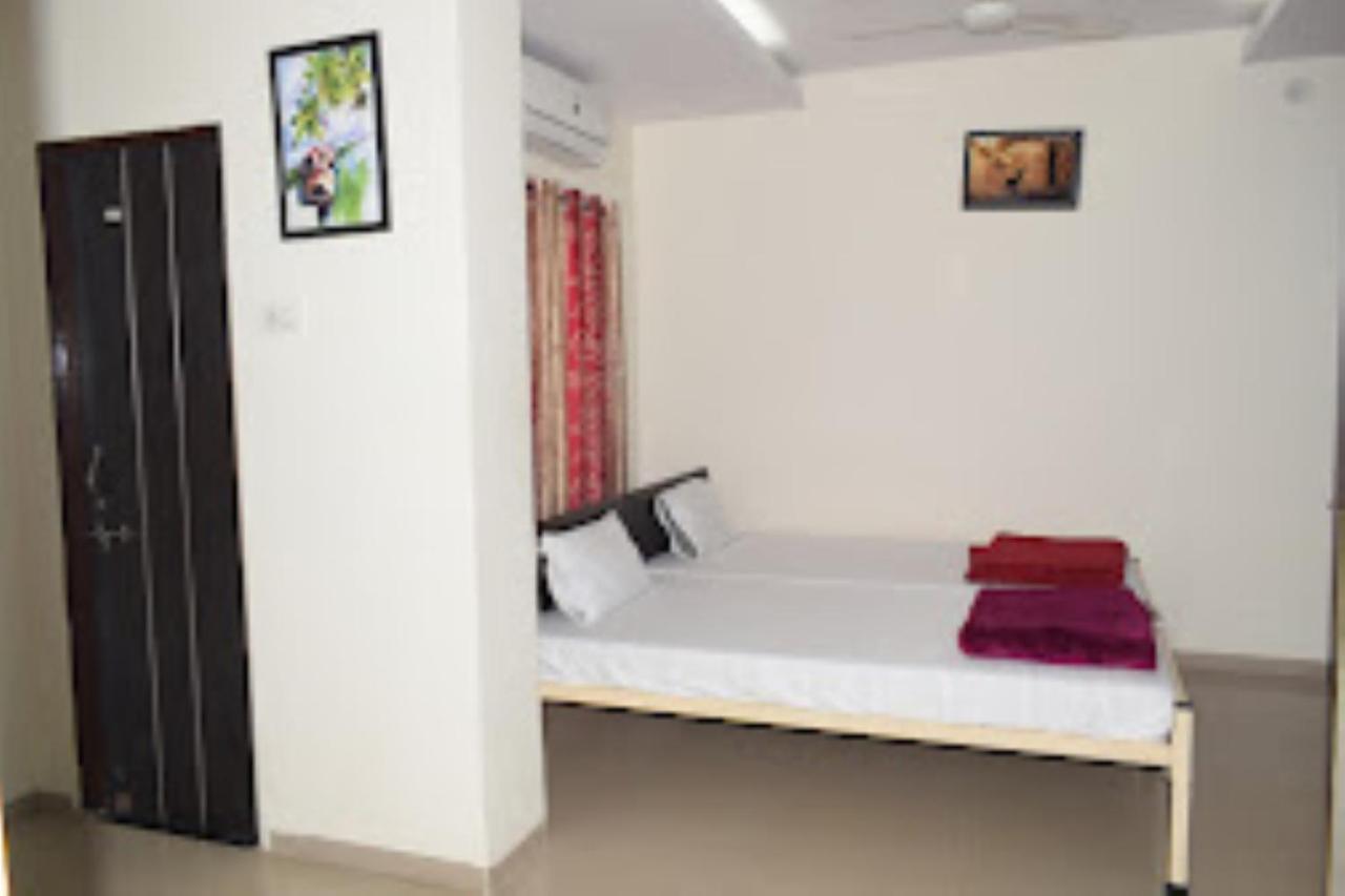 Hotel Vaibhav,Akola Buitenkant foto