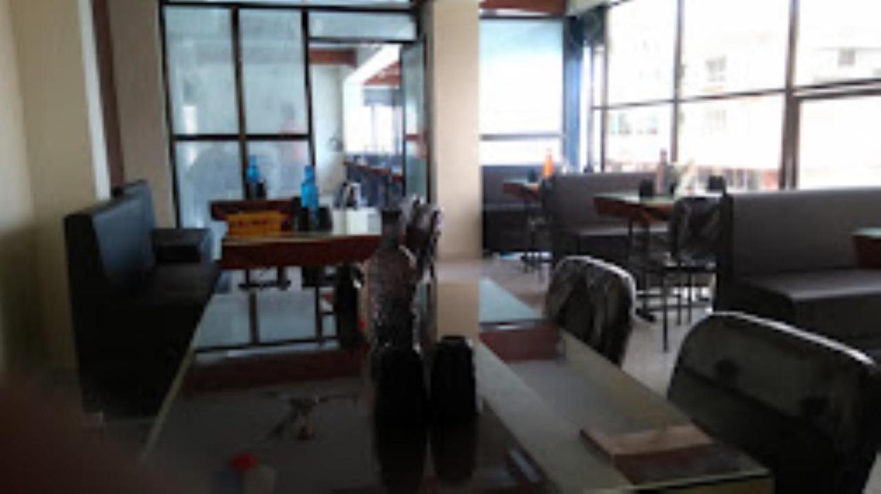 Hotel Vaibhav,Akola Buitenkant foto