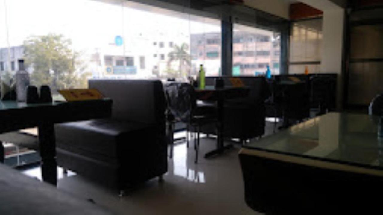 Hotel Vaibhav,Akola Buitenkant foto