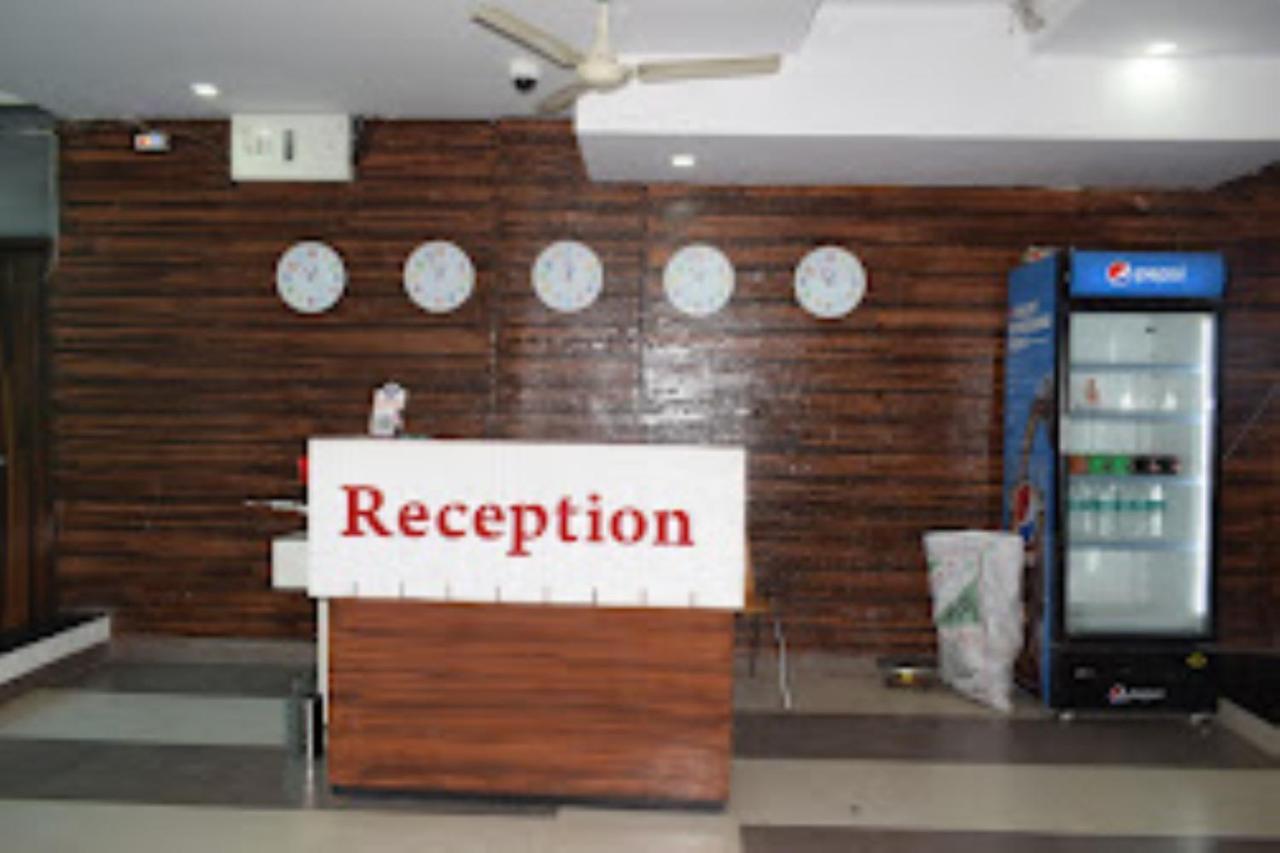 Hotel Vaibhav,Akola Buitenkant foto