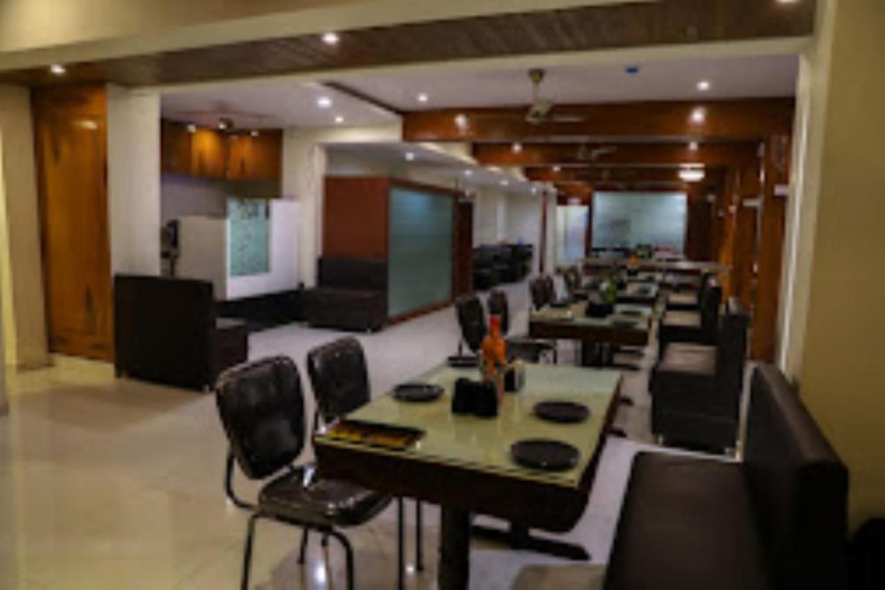 Hotel Vaibhav,Akola Buitenkant foto
