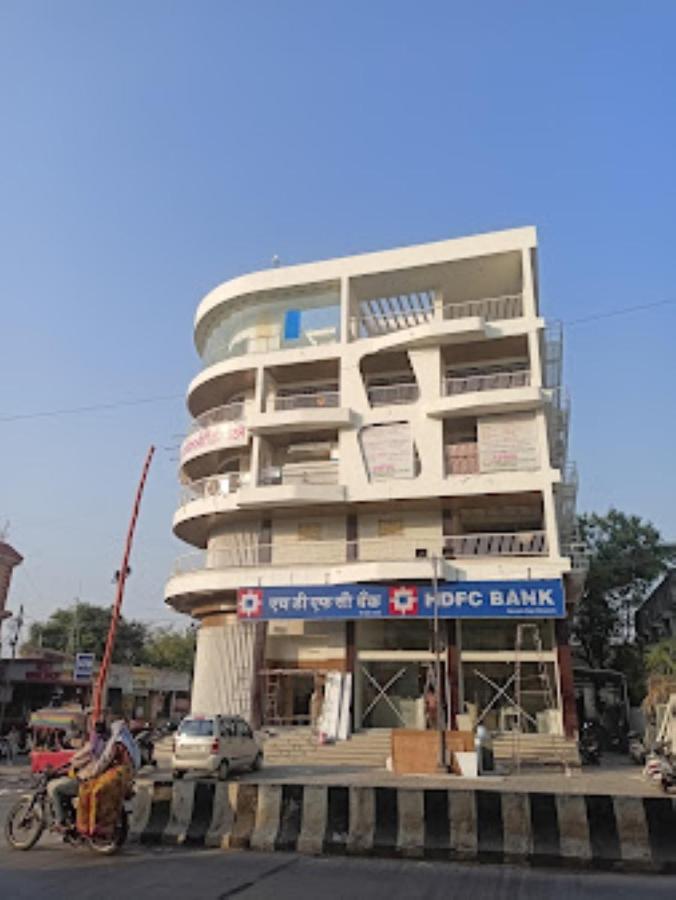 Hotel Vaibhav,Akola Buitenkant foto