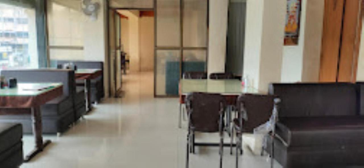 Hotel Vaibhav,Akola Buitenkant foto