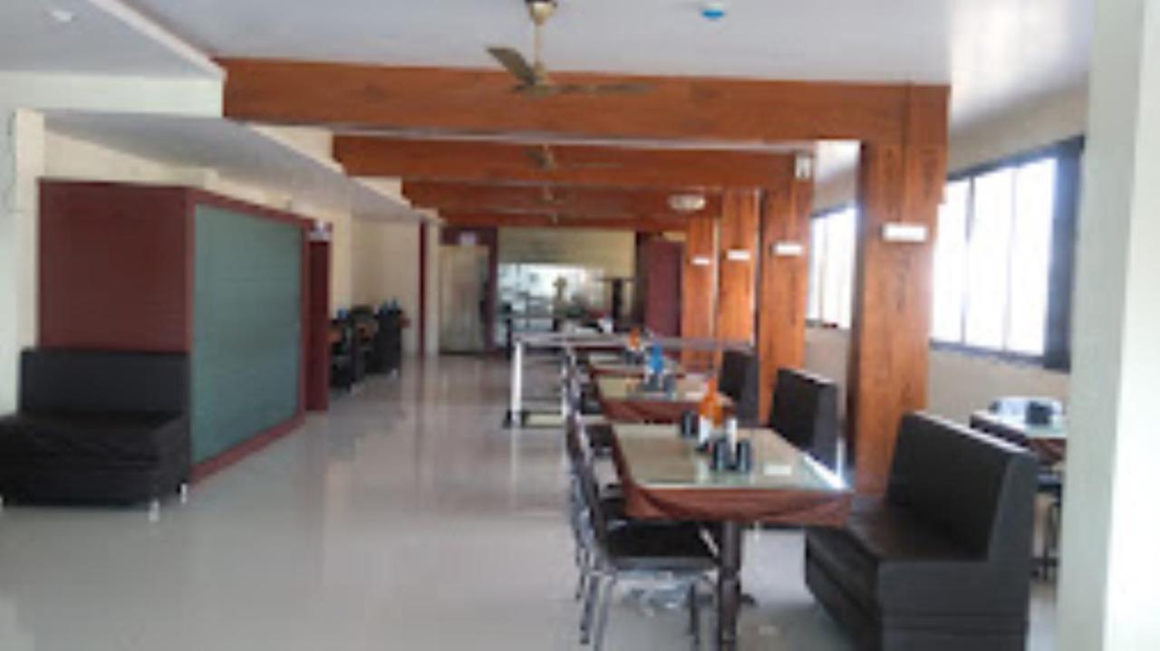 Hotel Vaibhav,Akola Buitenkant foto