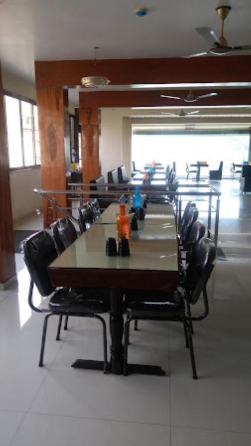 Hotel Vaibhav,Akola Buitenkant foto