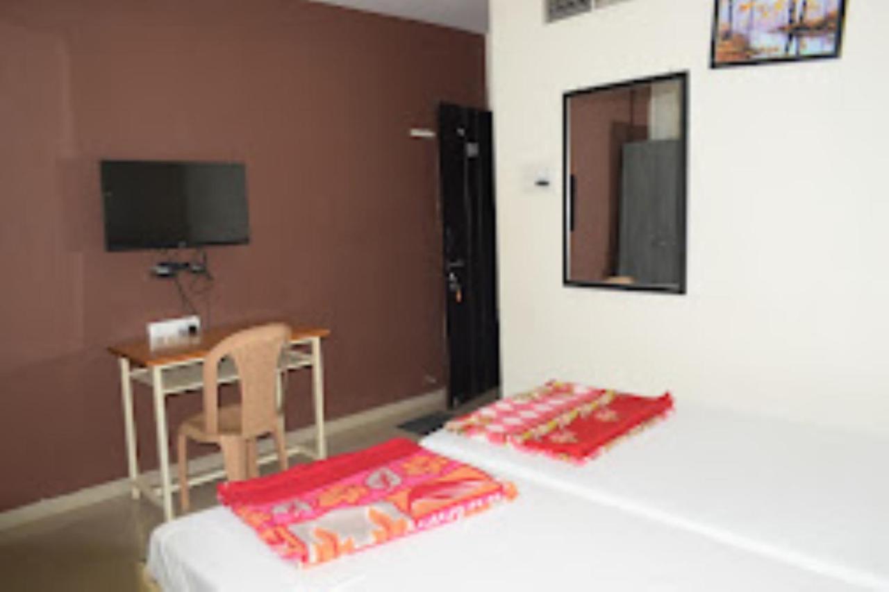 Hotel Vaibhav,Akola Buitenkant foto